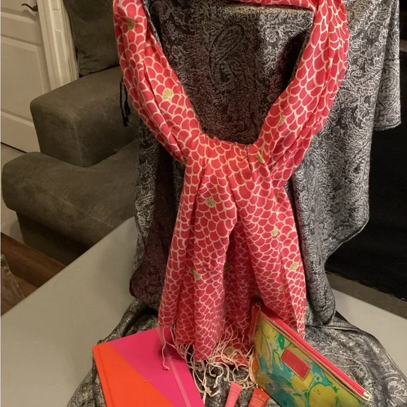 💥Low Start Lily Pulitzer silk & cashmere scarf, cosmetic bag full of goodies